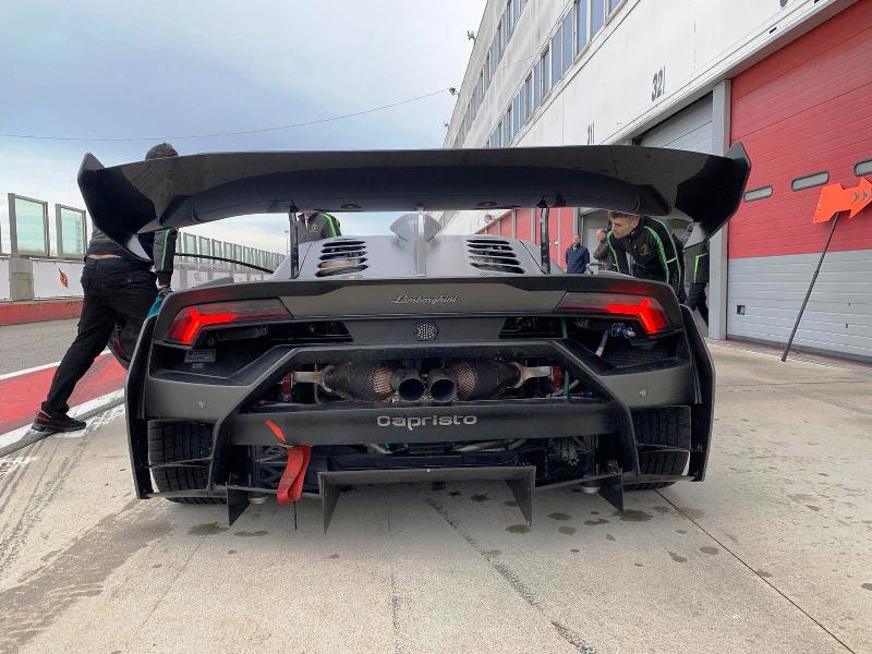 Pripreme pre izlaska na test Lamborghini Huracan Super Trofeo EVO